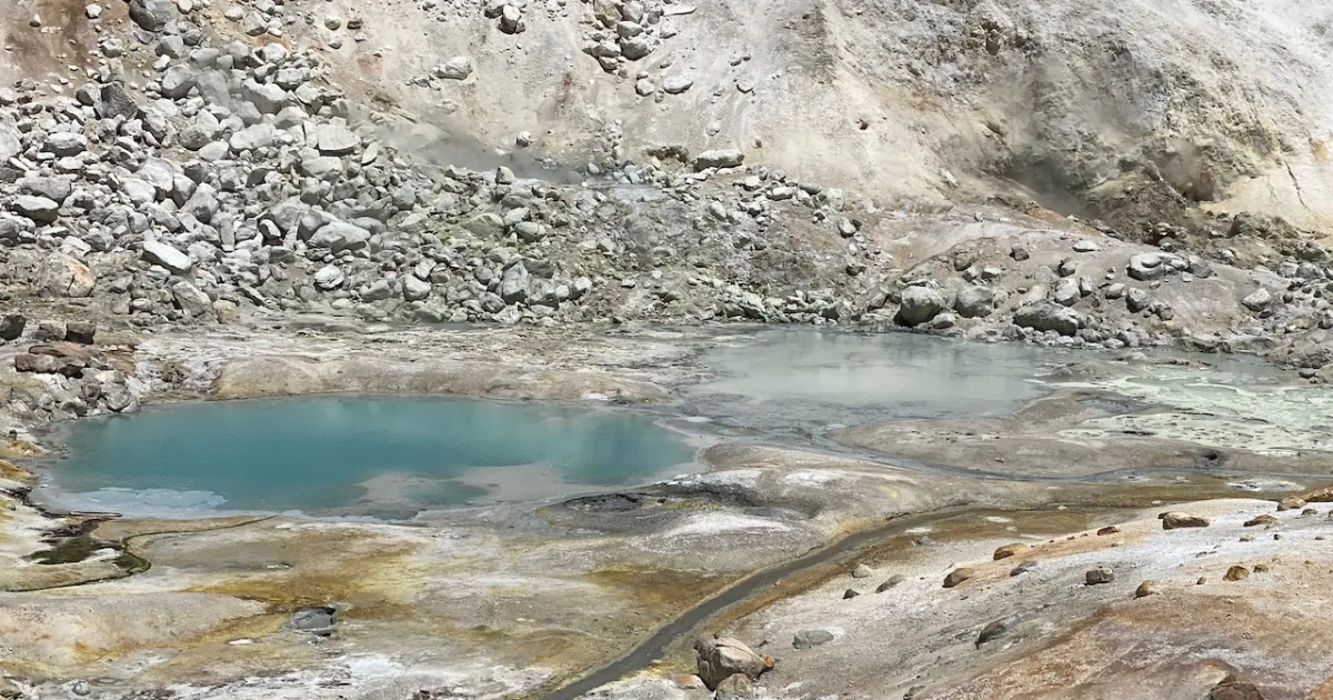 Bumpass Hell Trail
