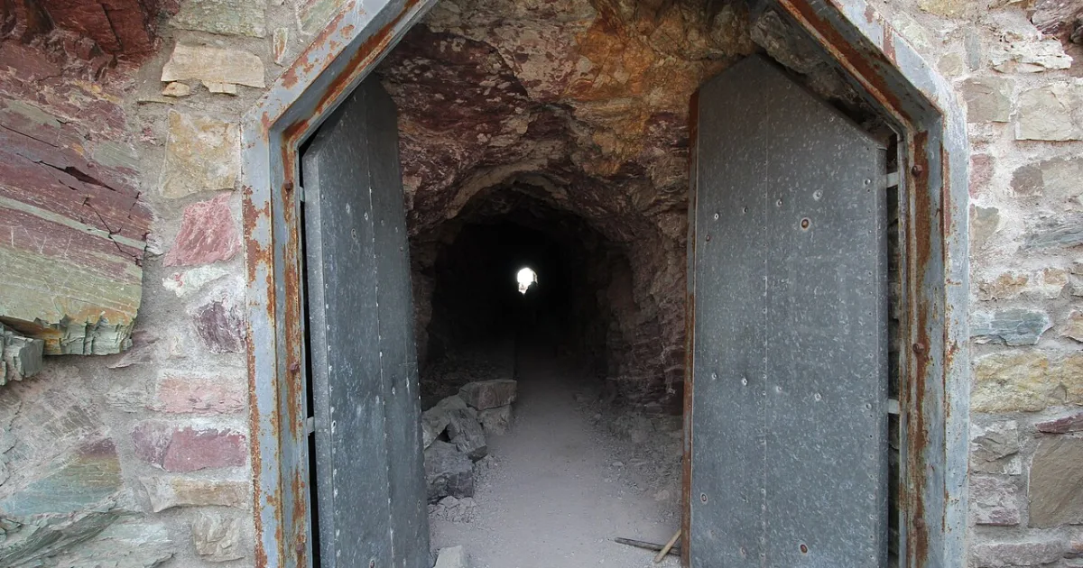 Ptarmigan Tunnel Trail