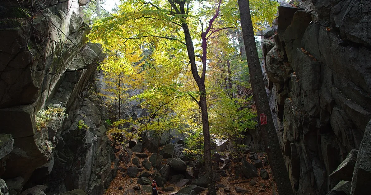 Purgatory Chasm Trail