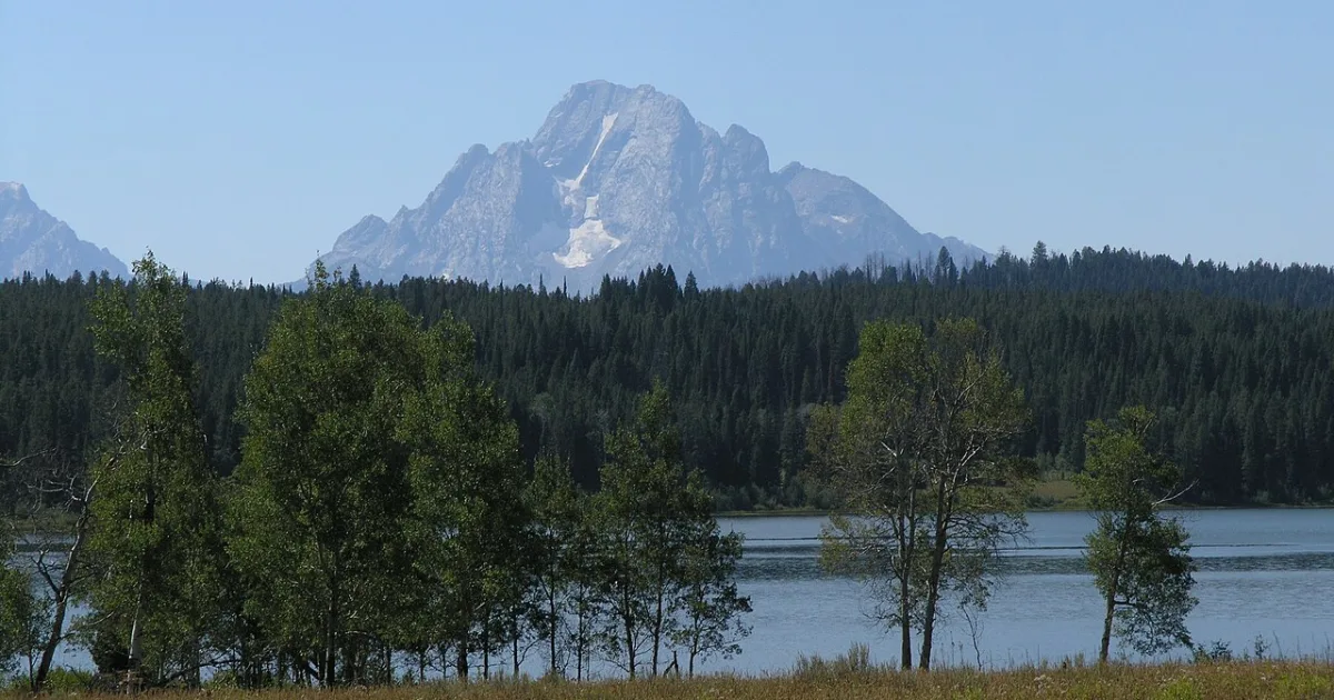 Two Ocean Lake Trail