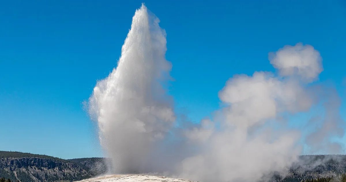 Yellowstone: Mystic Falls Loop — Old Faithful, Wyoming
